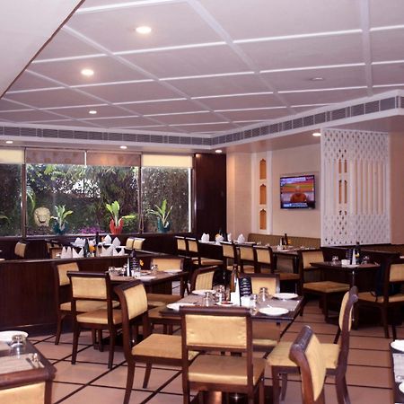 La Place Sarovar Portico Lakhnaú Exteriér fotografie