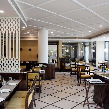 La Place Sarovar Portico Lakhnaú Exteriér fotografie